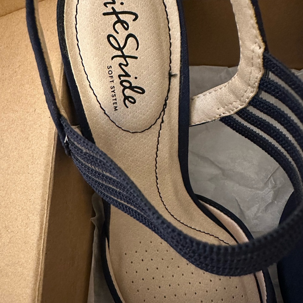 Life Stride size 6.5 dressy heels - Picture 2 of 4